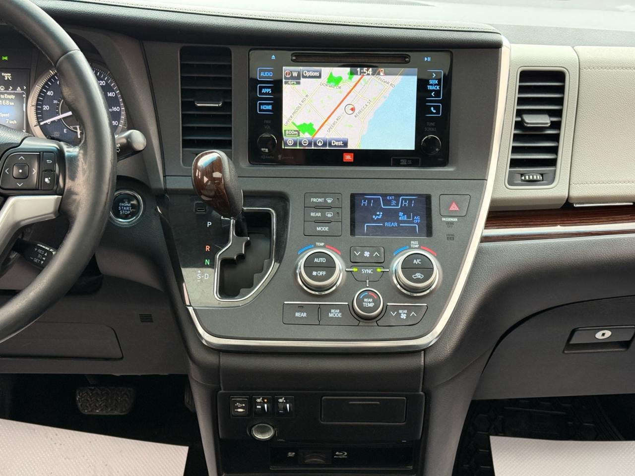 2015 Toyota Sienna XLE Limited 7-Pass AWD  ACCIDENT FREE DVD CERTIFIE Photo