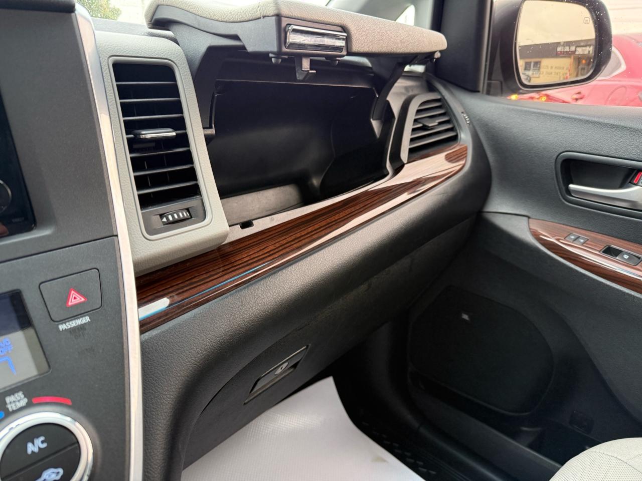 2015 Toyota Sienna XLE Limited 7-Pass AWD  ACCIDENT FREE DVD CERTIFIE Photo