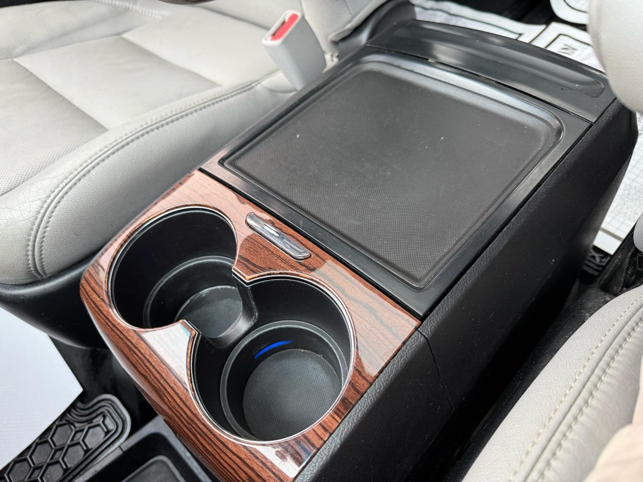 2015 Toyota Sienna XLE Limited 7-Pass AWD  ACCIDENT FREE DVD CERTIFIE Photo