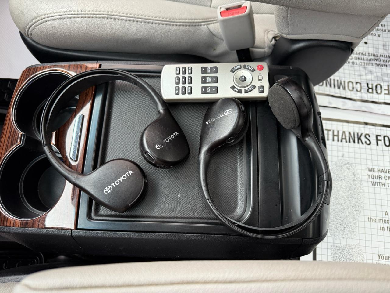 2015 Toyota Sienna XLE Limited 7-Pass AWD  ACCIDENT FREE DVD CERTIFIE Photo