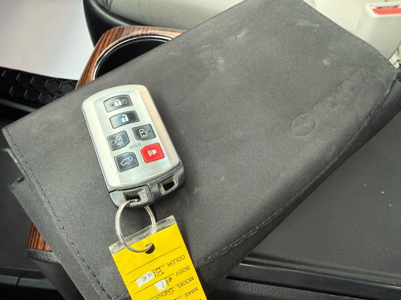 2015 Toyota Sienna XLE Limited 7-Pass AWD  ACCIDENT FREE DVD CERTIFIE Photo