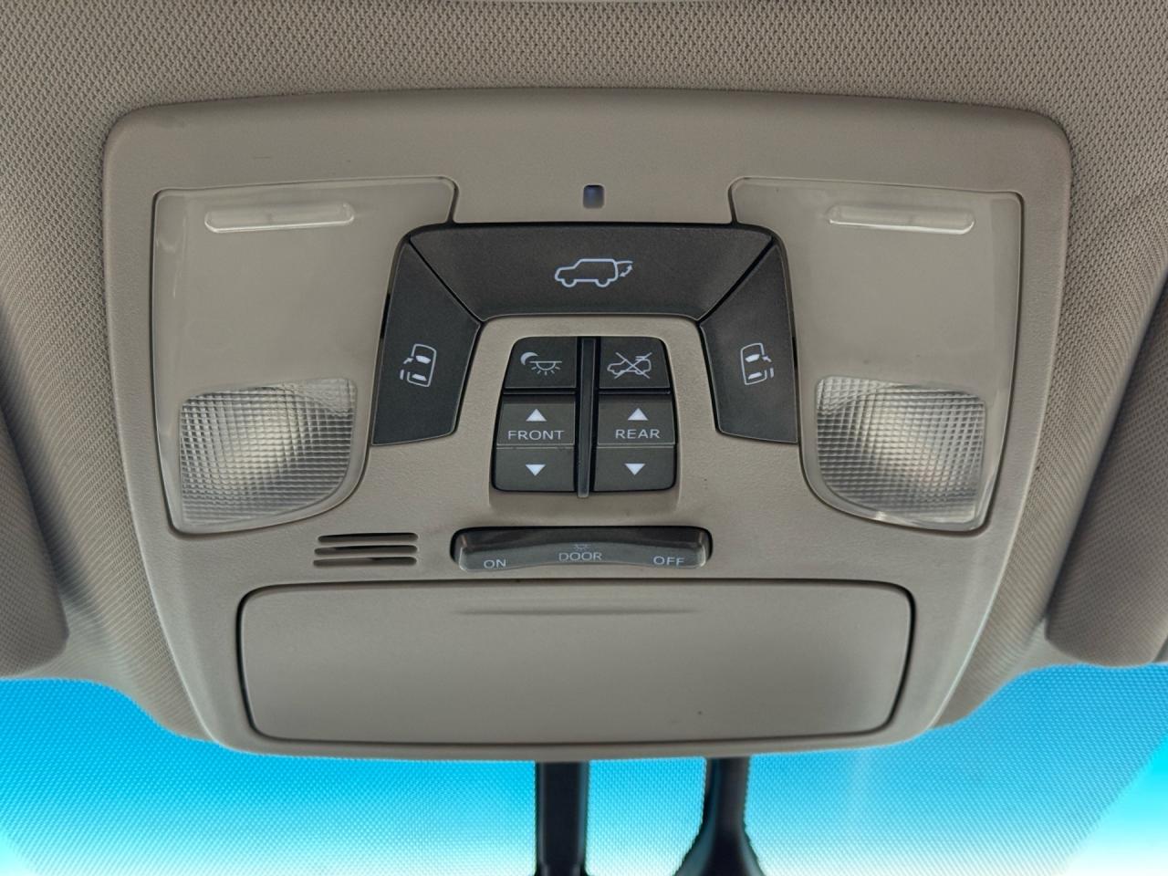 2015 Toyota Sienna XLE Limited 7-Pass AWD  ACCIDENT FREE DVD CERTIFIE Photo