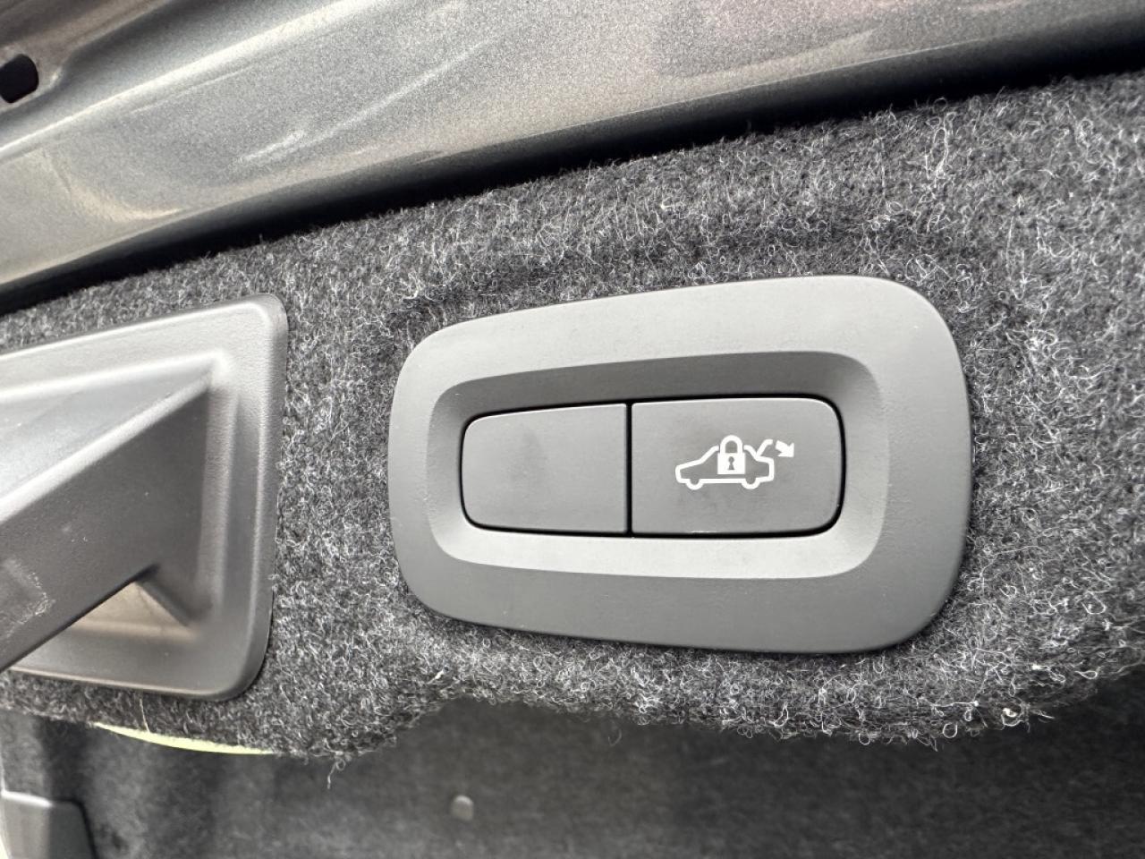 2020 Volvo S60 T6 AWD Inscription   ACCIDENT FREE   MINT Photo