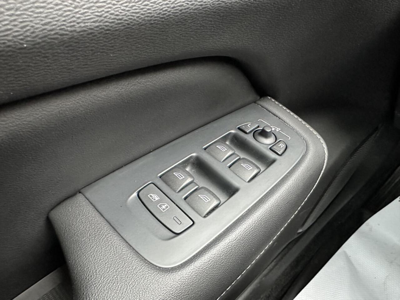 2020 Volvo S60 T6 AWD Inscription   ACCIDENT FREE   MINT Photo