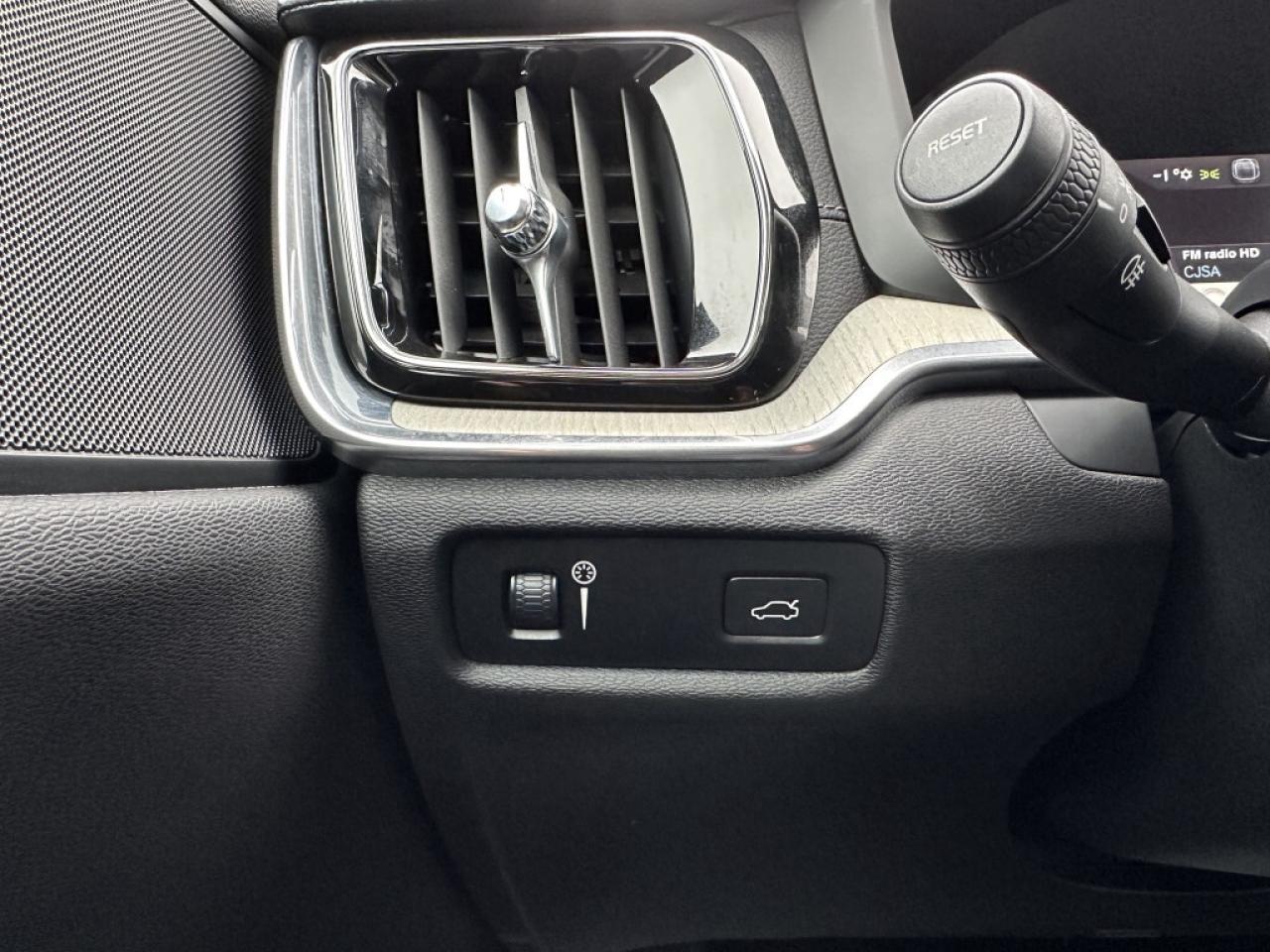 2020 Volvo S60 T6 AWD Inscription   ACCIDENT FREE   MINT Photo