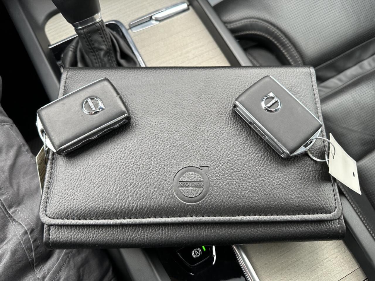 2020 Volvo S60 T6 AWD Inscription   ACCIDENT FREE   MINT Photo