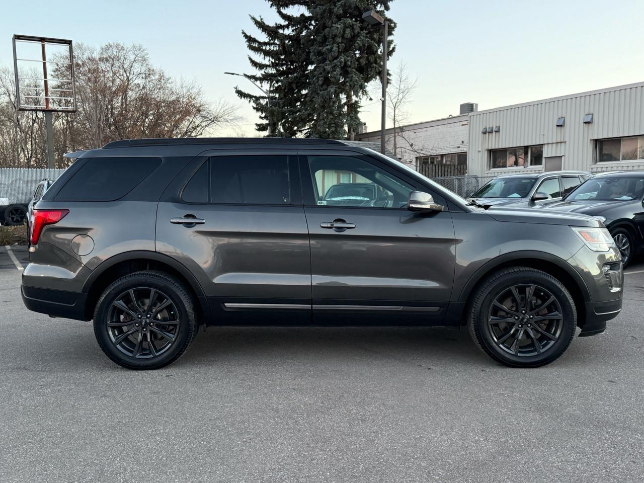 2019 Ford Explorer XLT 4WD  ACCIDENT FREE 7SEATS FORD SERVICED Photo3