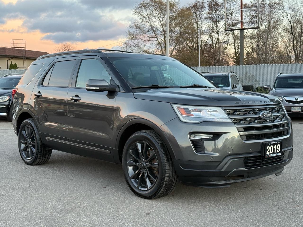 2019 Ford Explorer XLT 4WD  ACCIDENT FREE 7SEATS FORD SERVICED Photo2