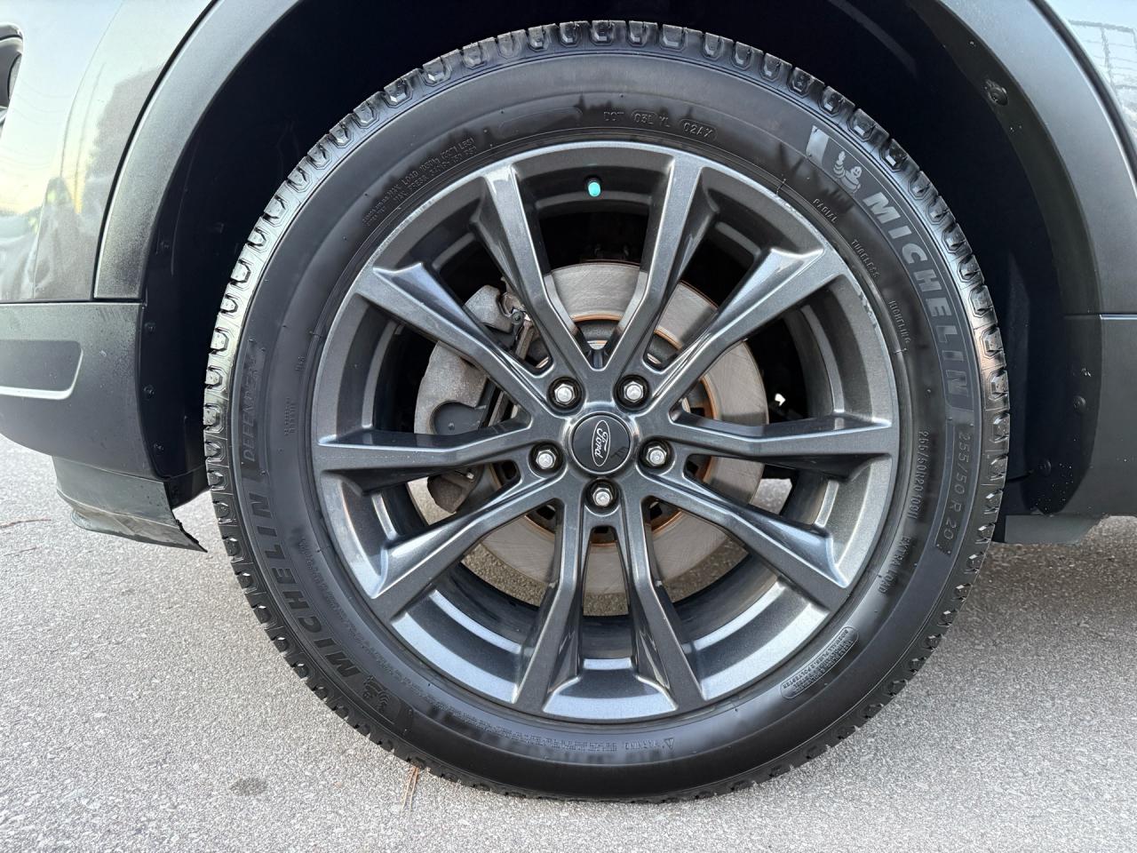 2019 Ford Explorer XLT 4WD  ACCIDENT FREE 7SEATS FORD SERVICED Photo