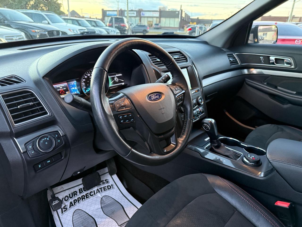 2019 Ford Explorer XLT 4WD  ACCIDENT FREE 7SEATS FORD SERVICED Photo