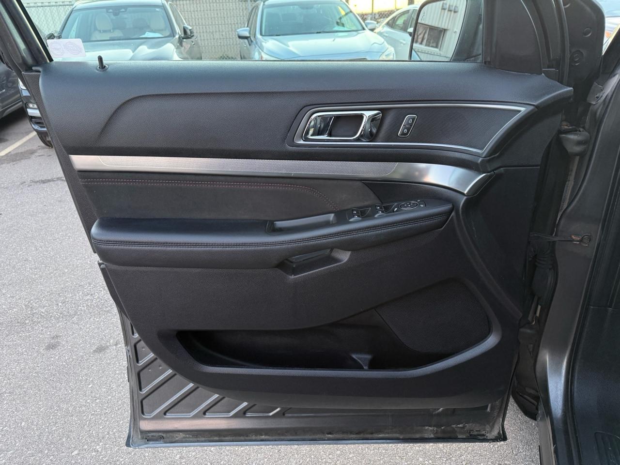 2019 Ford Explorer XLT 4WD  ACCIDENT FREE 7SEATS FORD SERVICED Photo