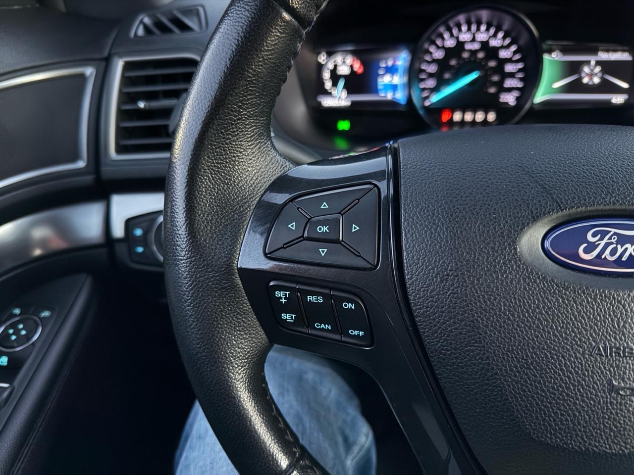 2019 Ford Explorer XLT 4WD  ACCIDENT FREE 7SEATS FORD SERVICED Photo