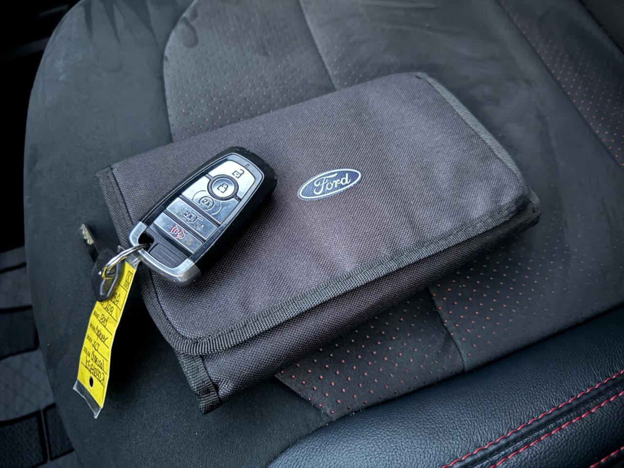 2019 Ford Explorer XLT 4WD  ACCIDENT FREE 7SEATS FORD SERVICED Photo