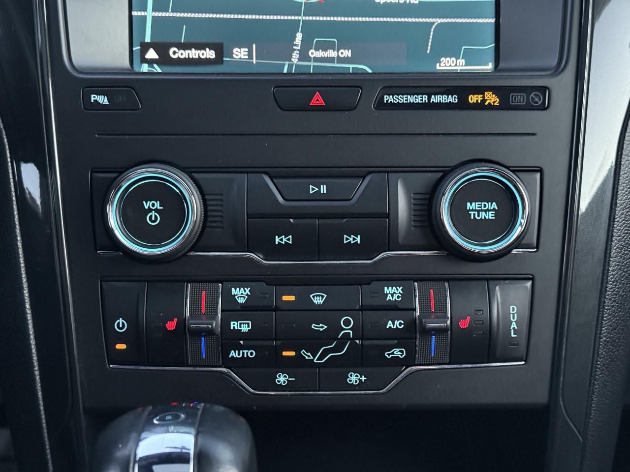 2019 Ford Explorer XLT 4WD  ACCIDENT FREE 7SEATS FORD SERVICED Photo