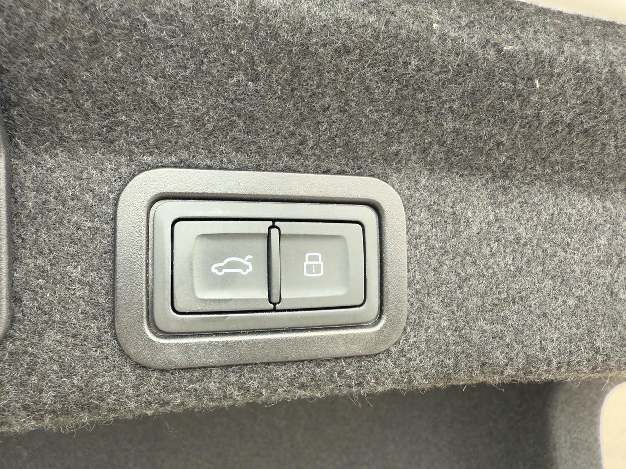 2022 Audi A6 Sedan Technik 55 TFSI quattro  S-LINE ACCIDENT FREE 1-OW Photo