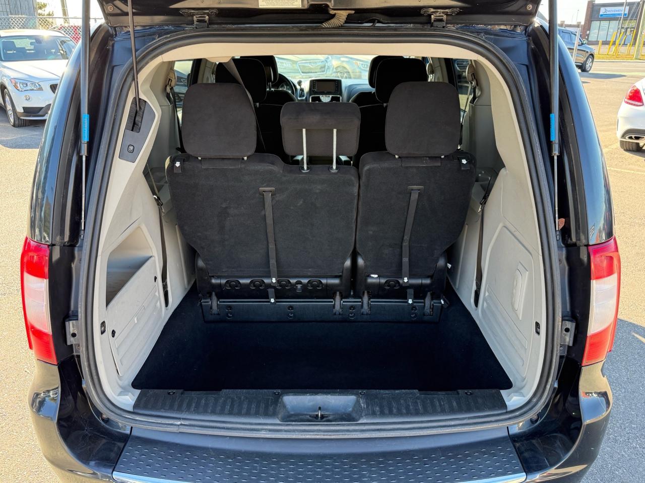 2012 Chrysler Town & Country 4DR WGN TOURING Photo