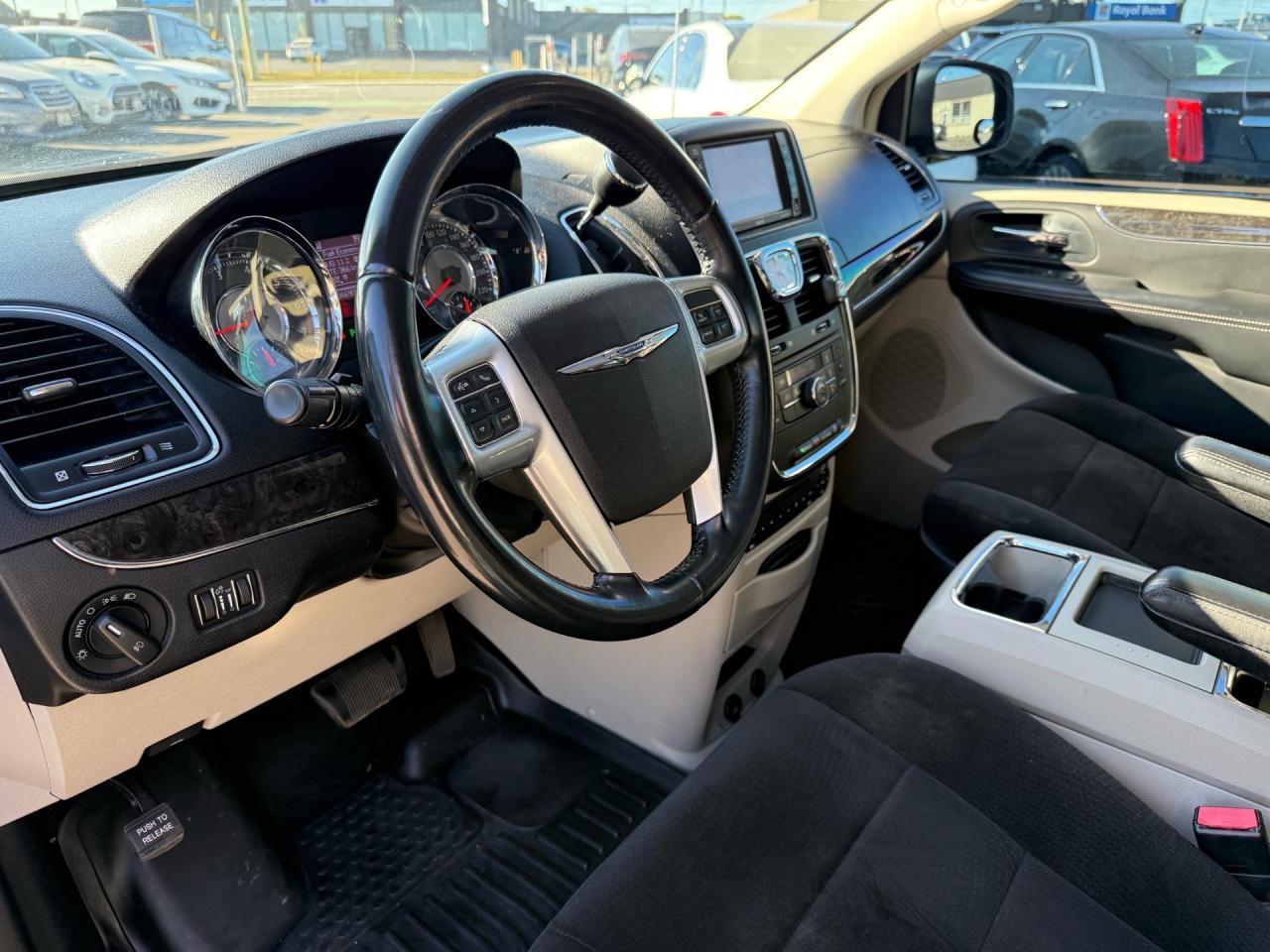 2012 Chrysler Town & Country 4DR WGN TOURING Photo