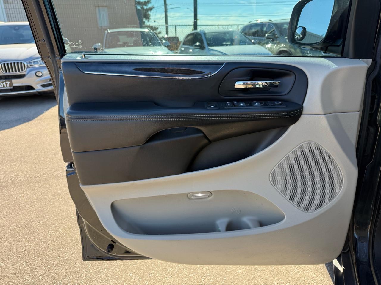 2012 Chrysler Town & Country 4DR WGN TOURING Photo