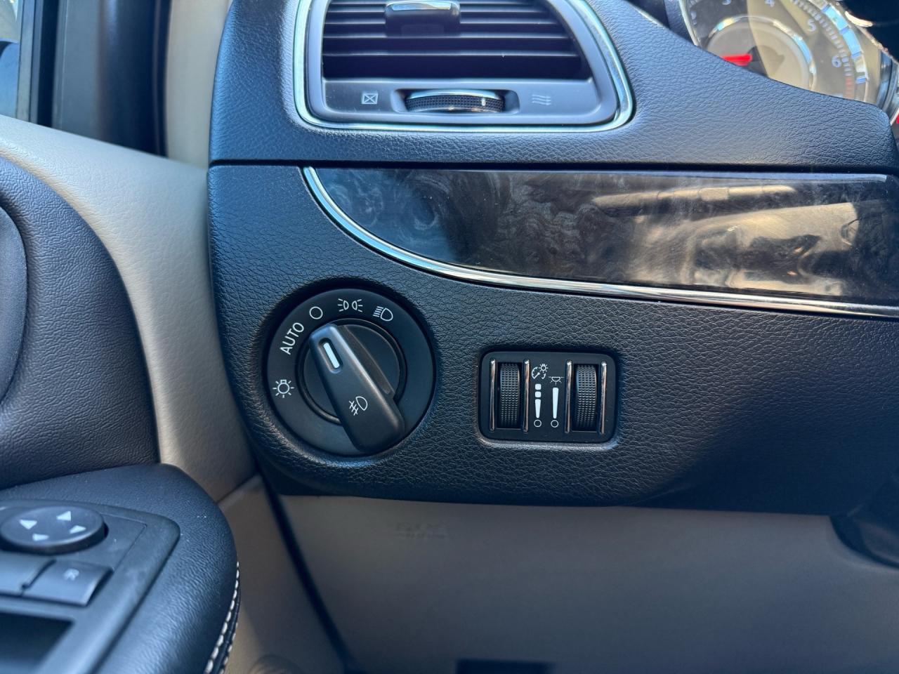 2012 Chrysler Town & Country 4DR WGN TOURING Photo