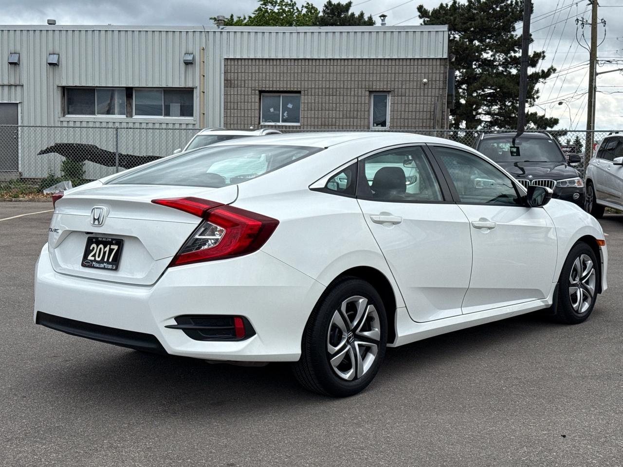 2017 Honda Civic LX Auto 4dr  ACCIDENT FREE 1-OWNER MINT Photo4