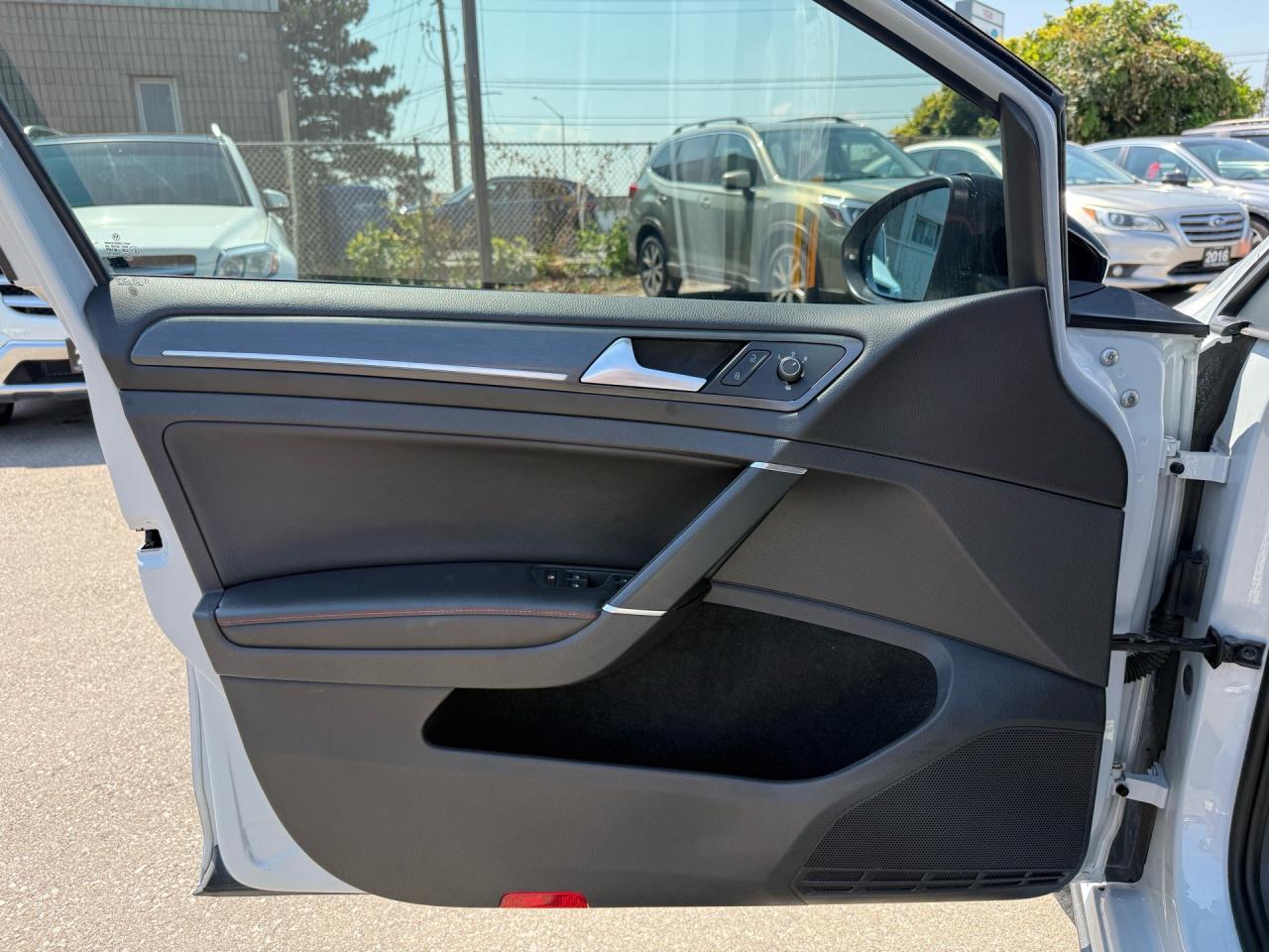 2018 Volkswagen Golf GTI Autobahn 5-door DSG  ACCIDENT FREE 1-OWNER Photo