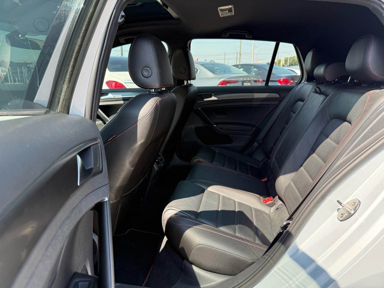 2018 Volkswagen Golf GTI Autobahn 5-door DSG  ACCIDENT FREE 1-OWNER Photo