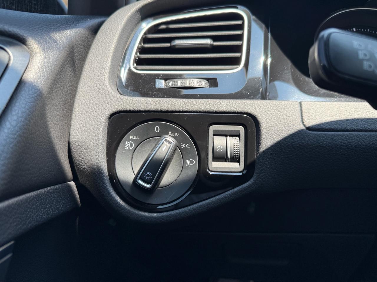 2018 Volkswagen Golf GTI Autobahn 5-door DSG  ACCIDENT FREE 1-OWNER Photo