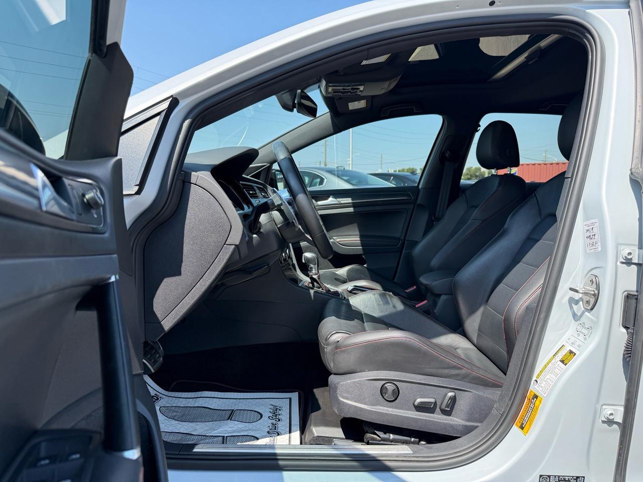 2018 Volkswagen Golf GTI Autobahn 5-door DSG  ACCIDENT FREE 1-OWNER CERTIFI Photo