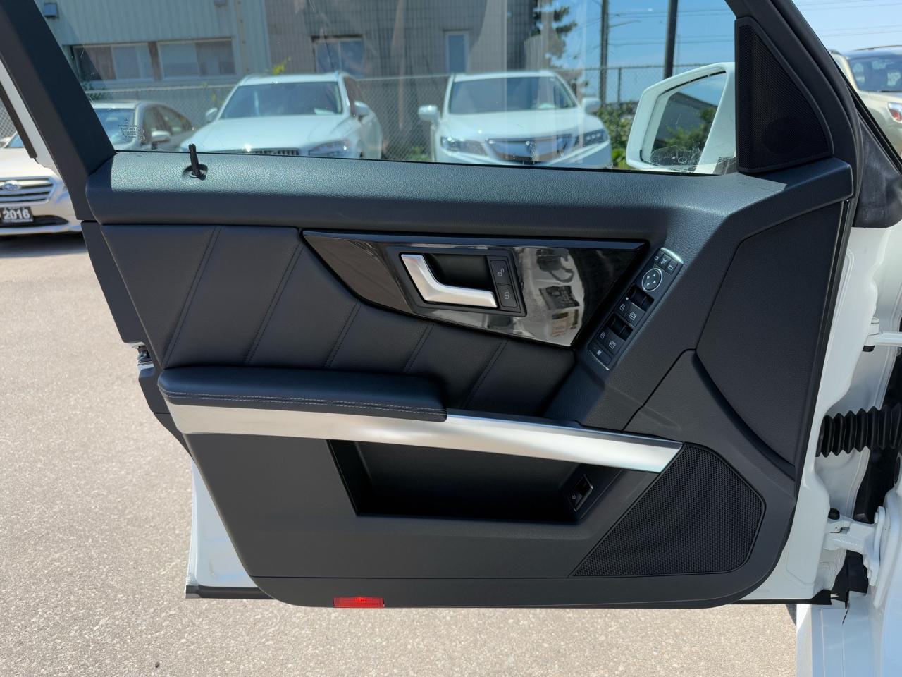 2013 Mercedes-Benz GLK-Class GLK 350 4MATIC  ACCIDENT FREE NAV R-CAMERA SUNROOF Photo