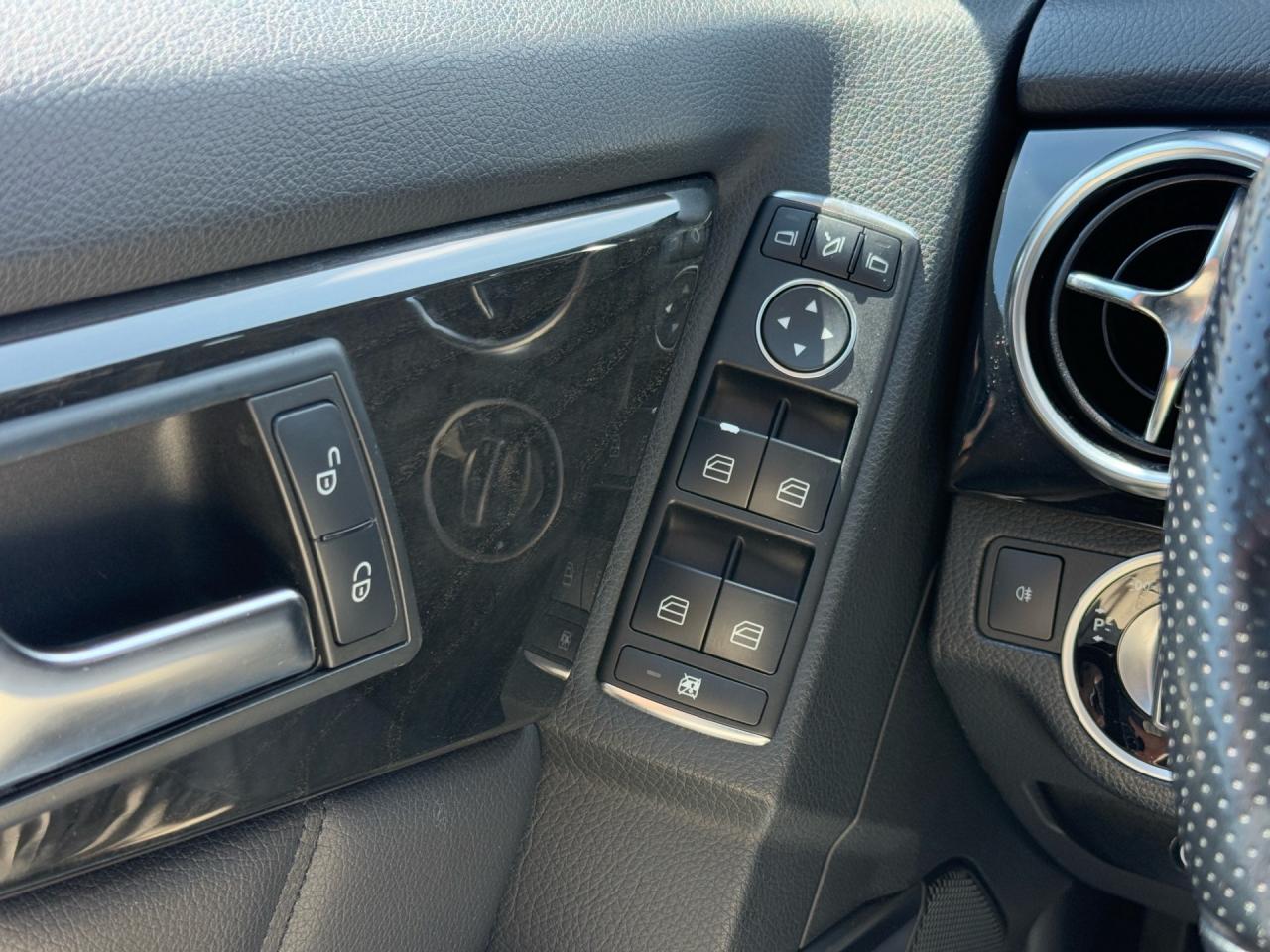 2013 Mercedes-Benz GLK-Class GLK 350 4MATIC  ACCIDENT FREE NAV R-CAMERA SUNROOF Photo