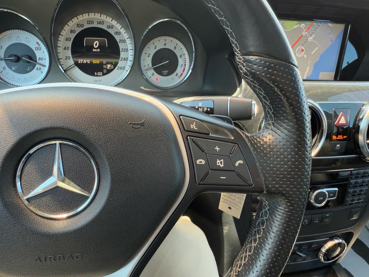 2013 Mercedes-Benz GLK-Class GLK 350 4MATIC  ACCIDENT FREE NAV R-CAMERA SUNROOF Photo