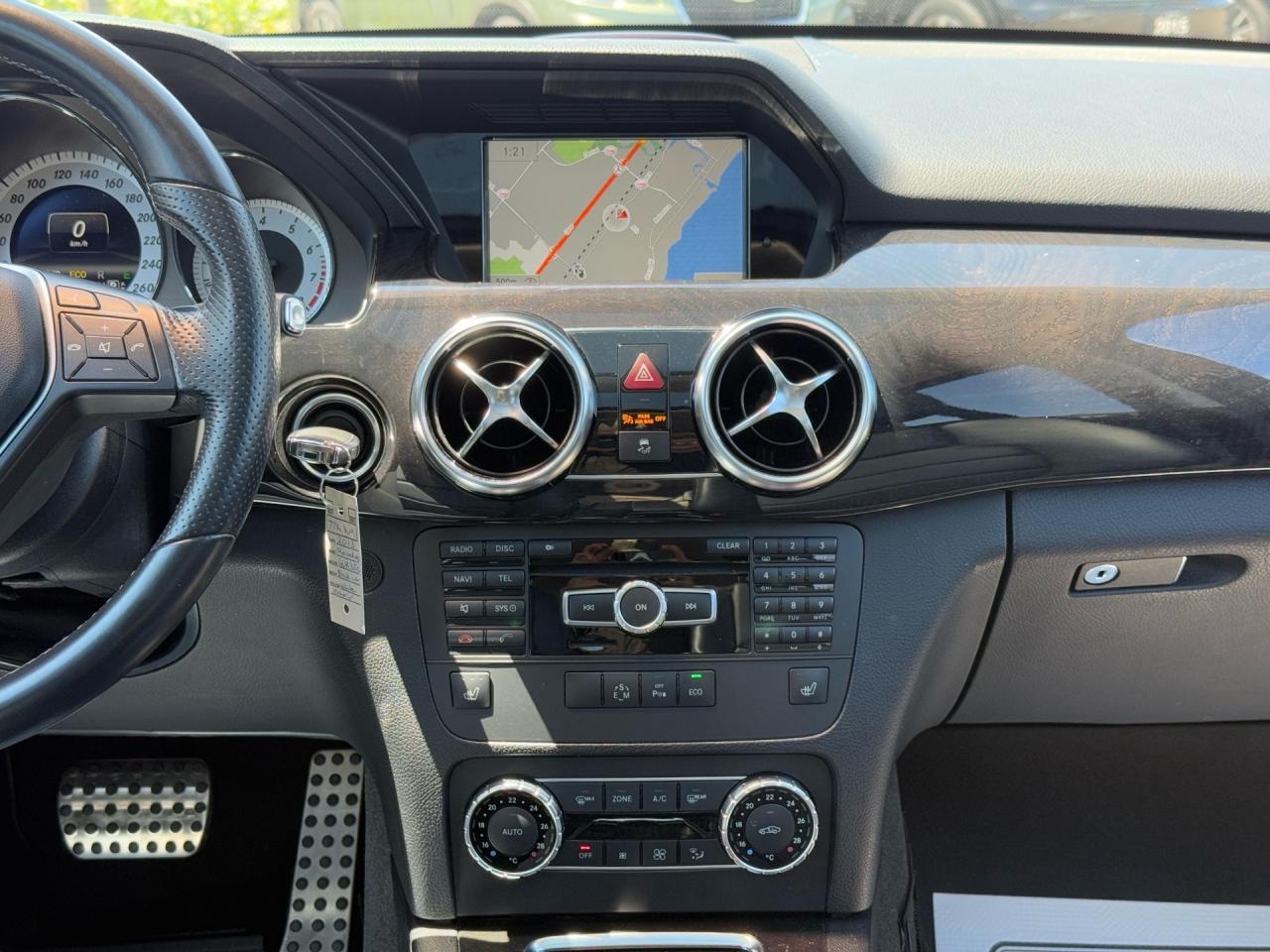 2013 Mercedes-Benz GLK-Class GLK 350 4MATIC  ACCIDENT FREE NAV R-CAMERA SUNROOF Photo