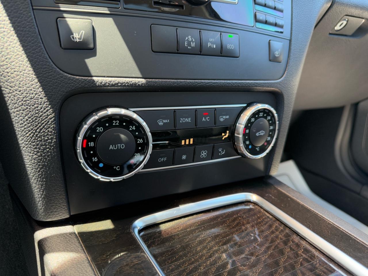 2013 Mercedes-Benz GLK-Class GLK 350 4MATIC  ACCIDENT FREE NAV R-CAMERA SUNROOF Photo