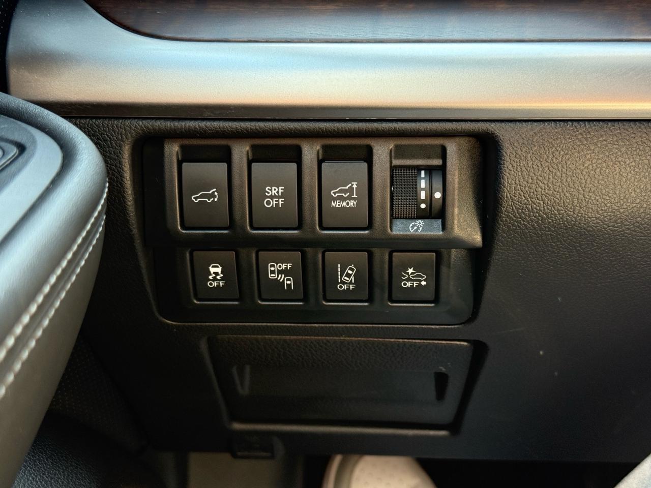 2016 Subaru Outback 3.6R Limited w/EyeSight  1-OWNER CERTIFIED Photo