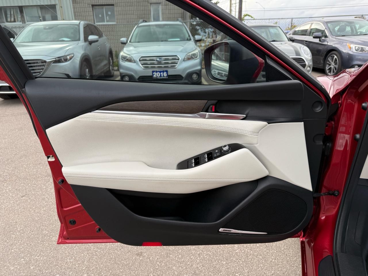 2020 Mazda MAZDA6 Signature  ACCIDENT FREE CERTIFIED Photo