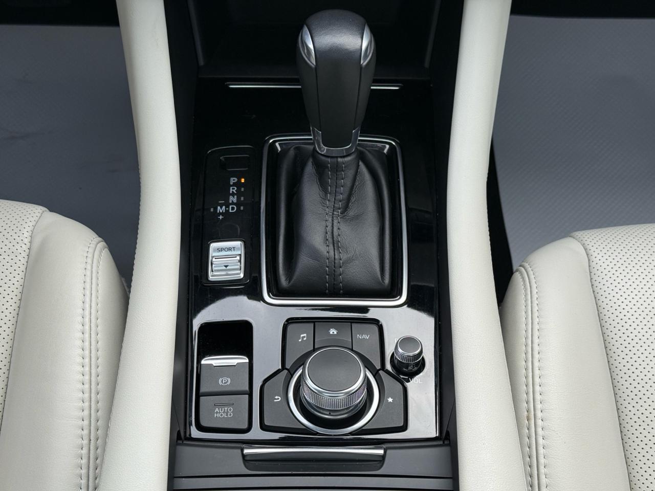 2020 Mazda MAZDA6 Signature  ACCIDENT FREE CERTIFIED Photo