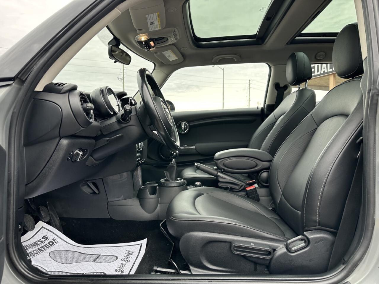 2016 MINI Cooper Hardtop 3dr Manual   Accident free   Certified Photo