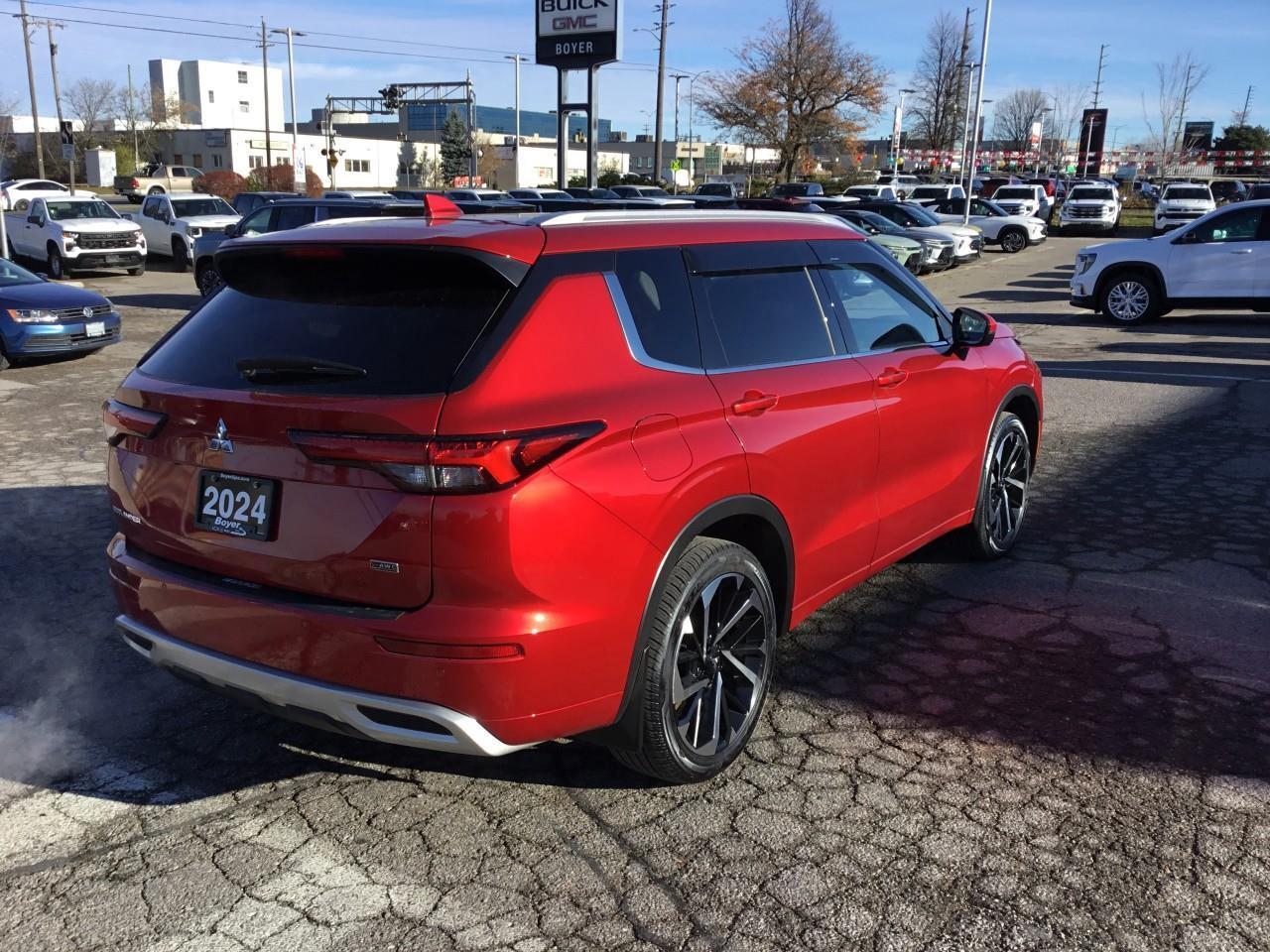 2024 Mitsubishi Outlander GT Photo4