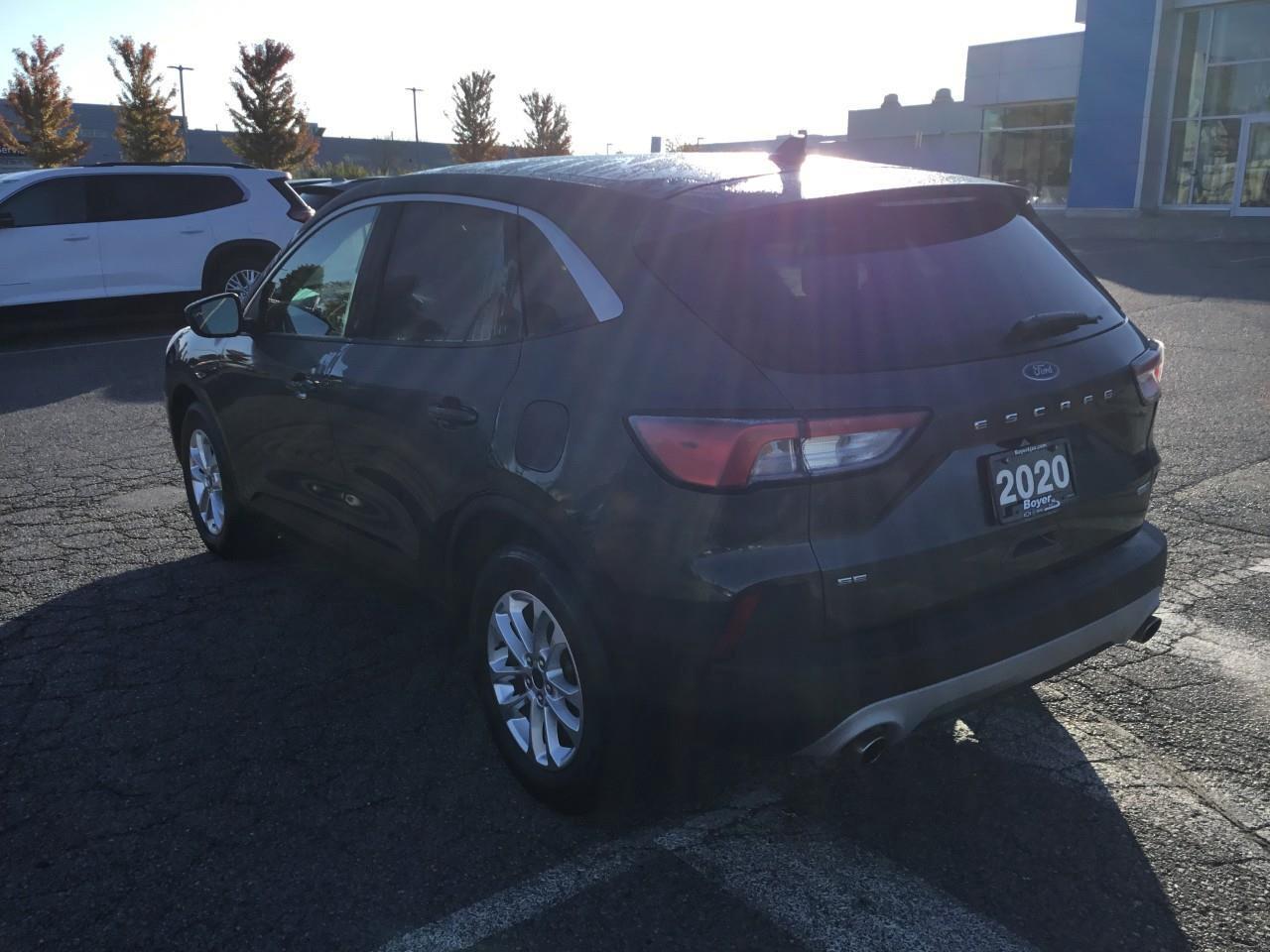 2020 Ford Escape SE Photo2