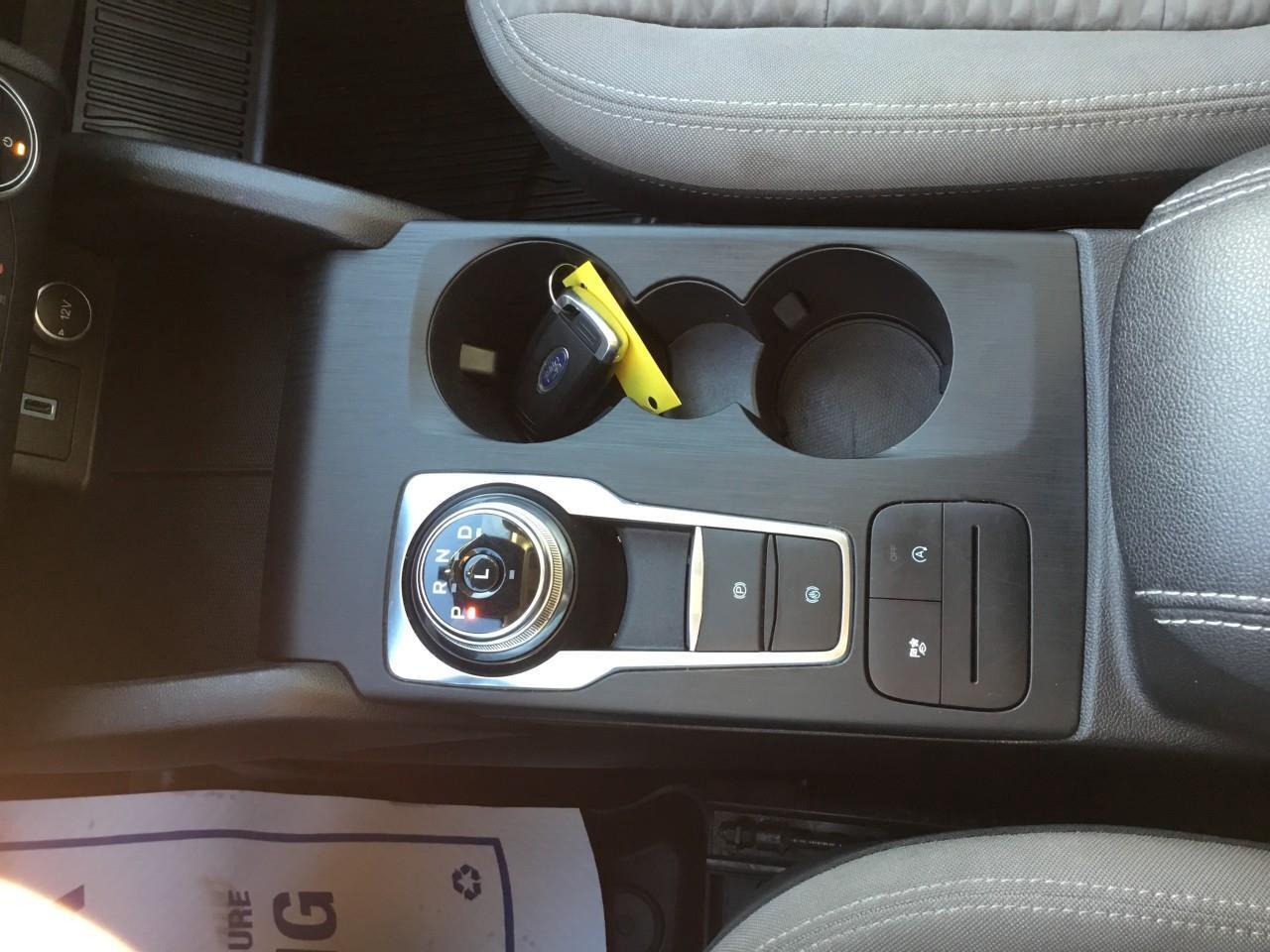 2020 Ford Escape SE Photo