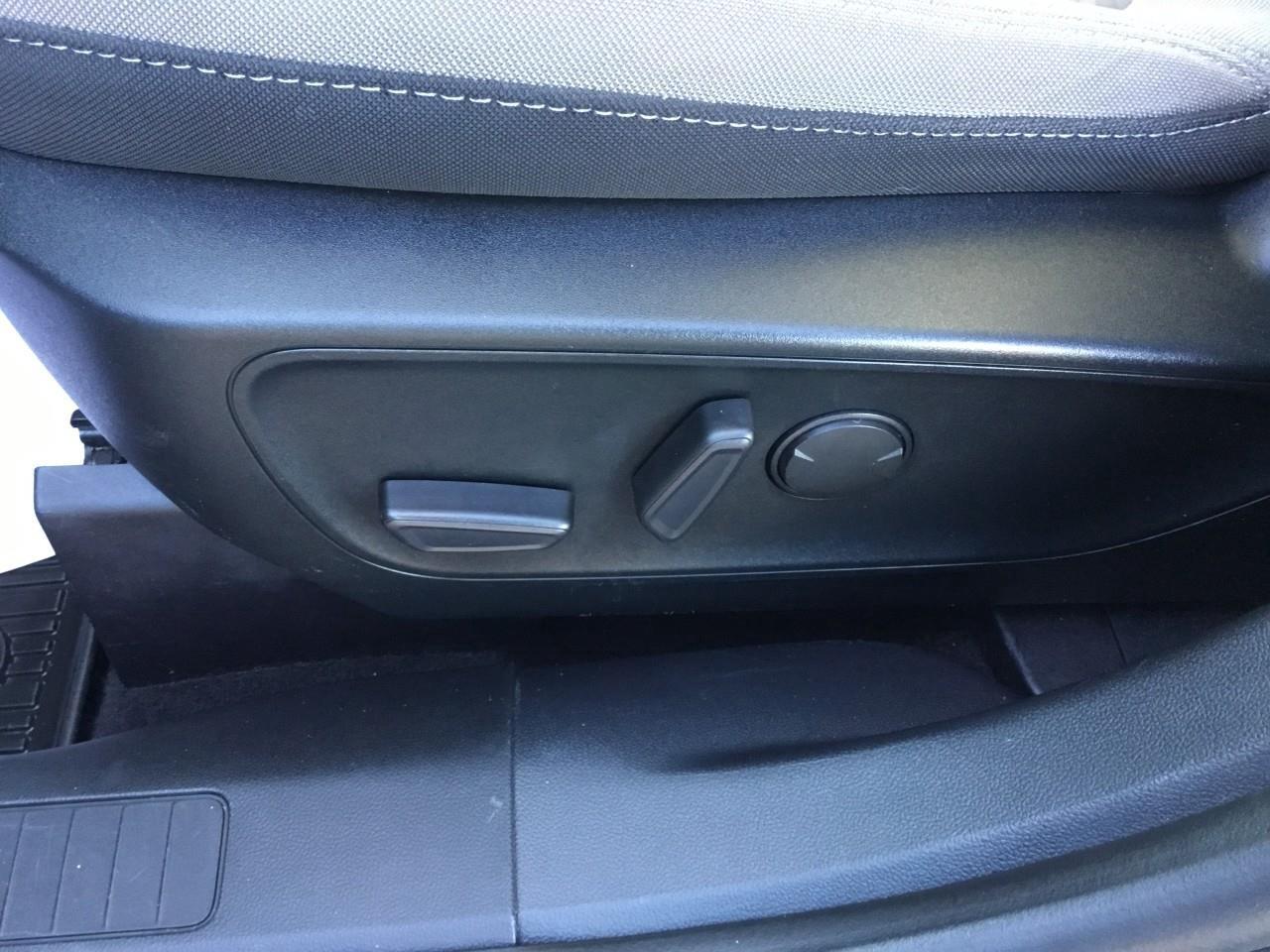 2020 Ford Escape SE Photo