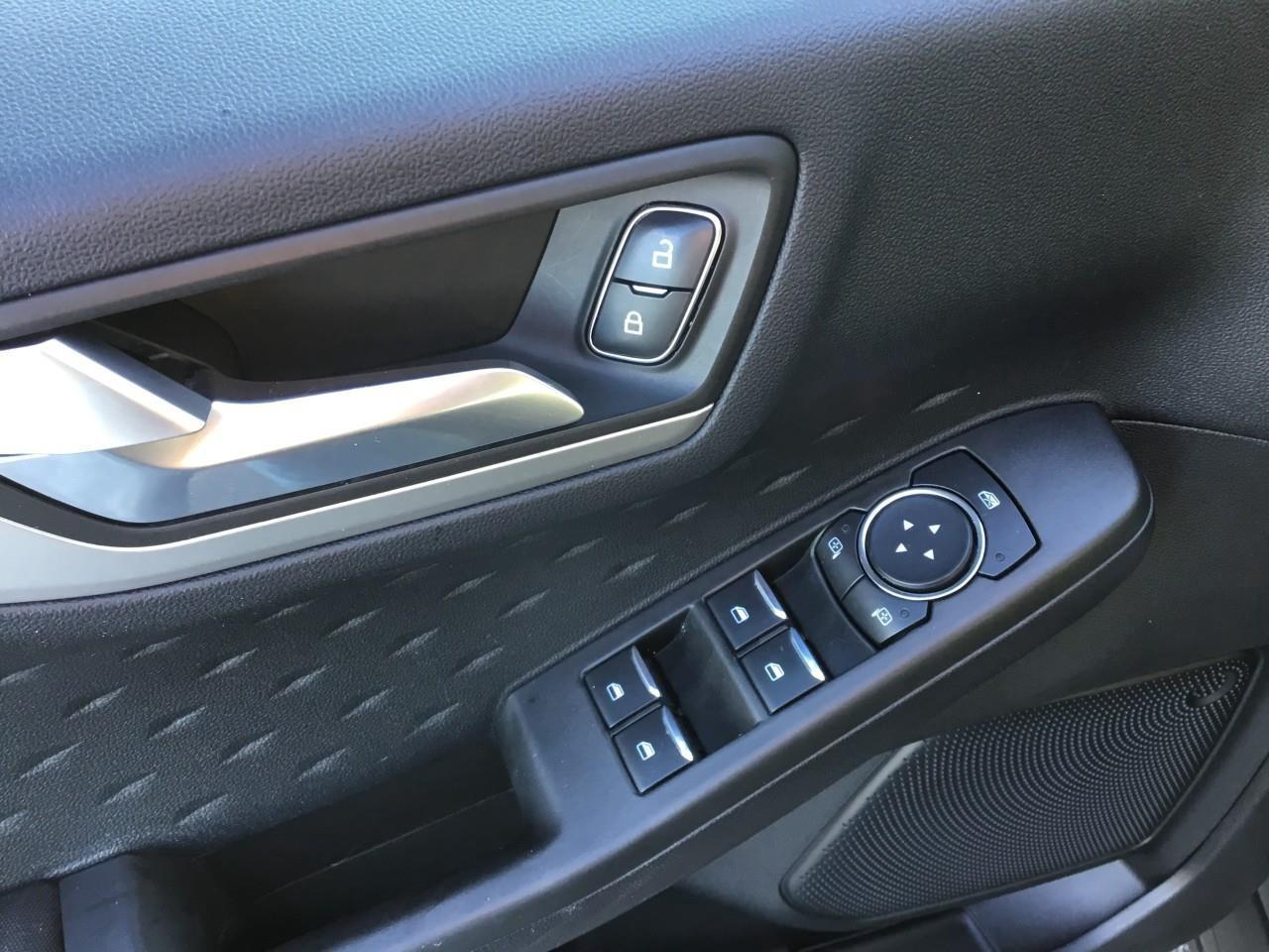 2020 Ford Escape SE Photo