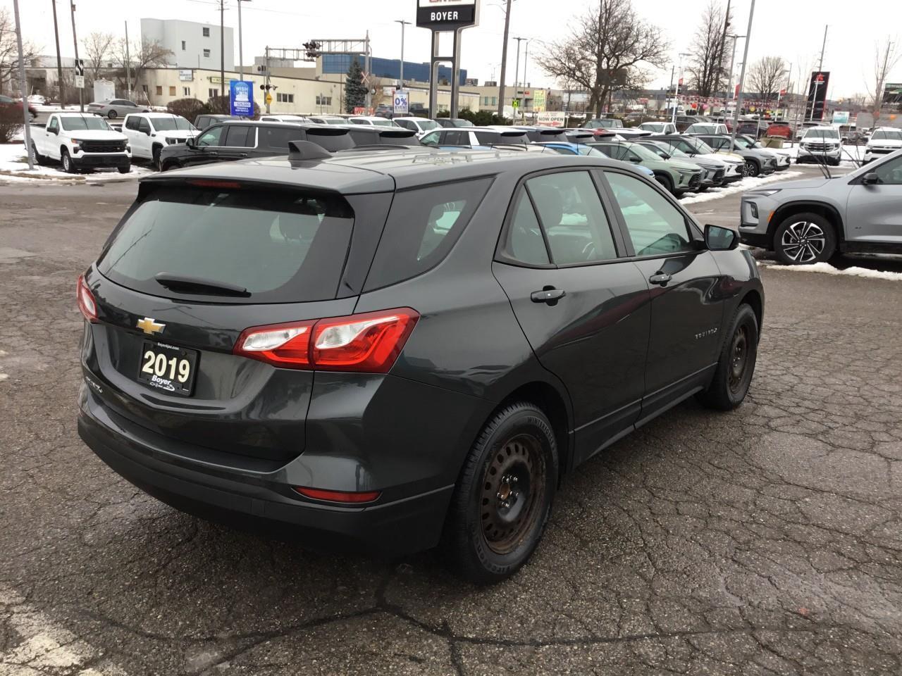 2019 Chevrolet Equinox LS Photo4