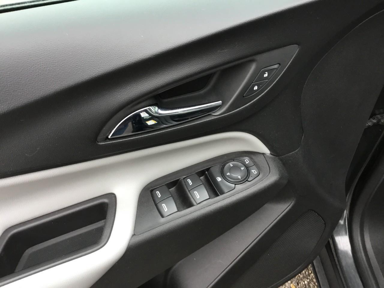 2019 Chevrolet Equinox LS Photo