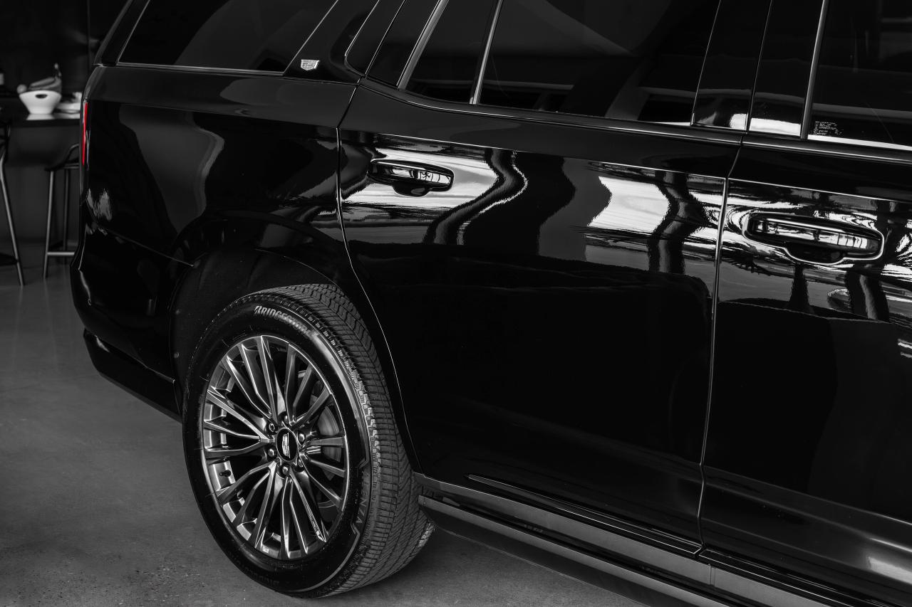 2023 Cadillac Escalade AWD 4dr V-Series Photo