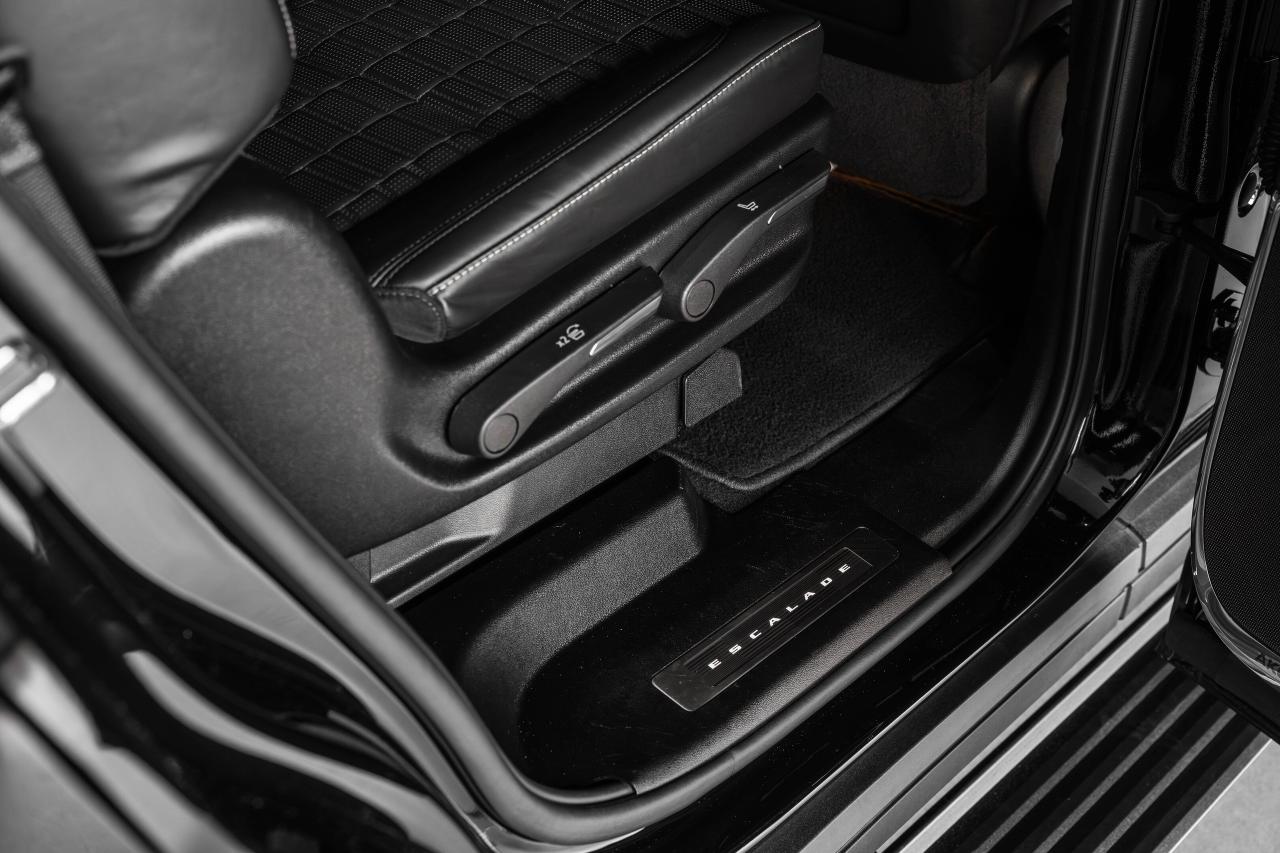 2023 Cadillac Escalade AWD 4dr V-Series Photo