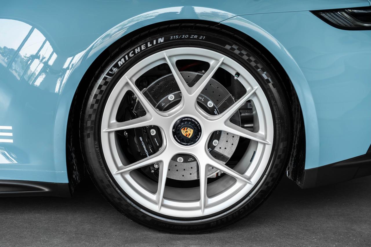 2024 Porsche 911 S/T Coupe Photo