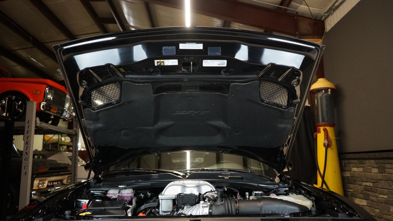 2016 Dodge Challenger 2DR CPE SRT HELLCAT Photo