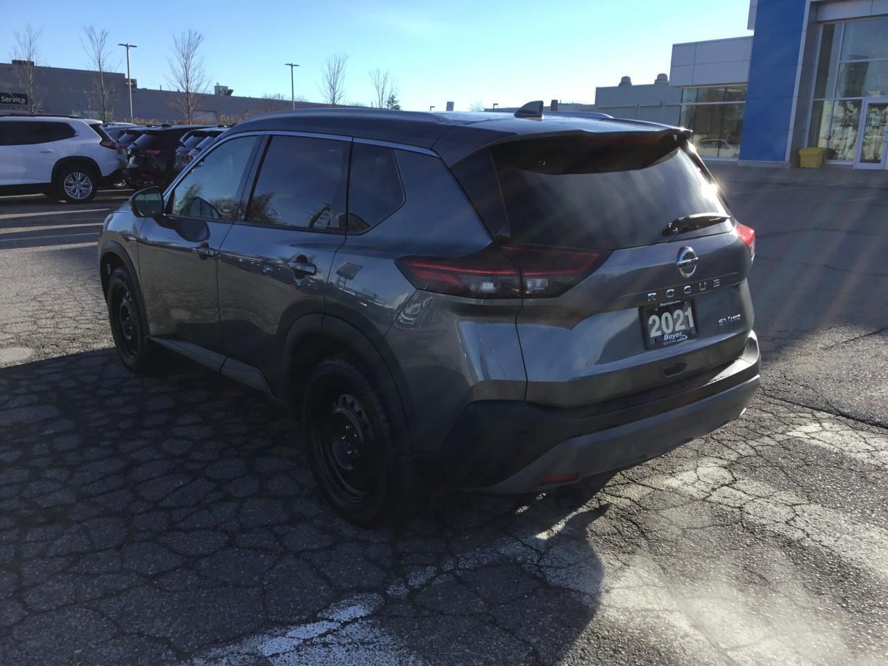 2021 Nissan Rogue SV Photo2