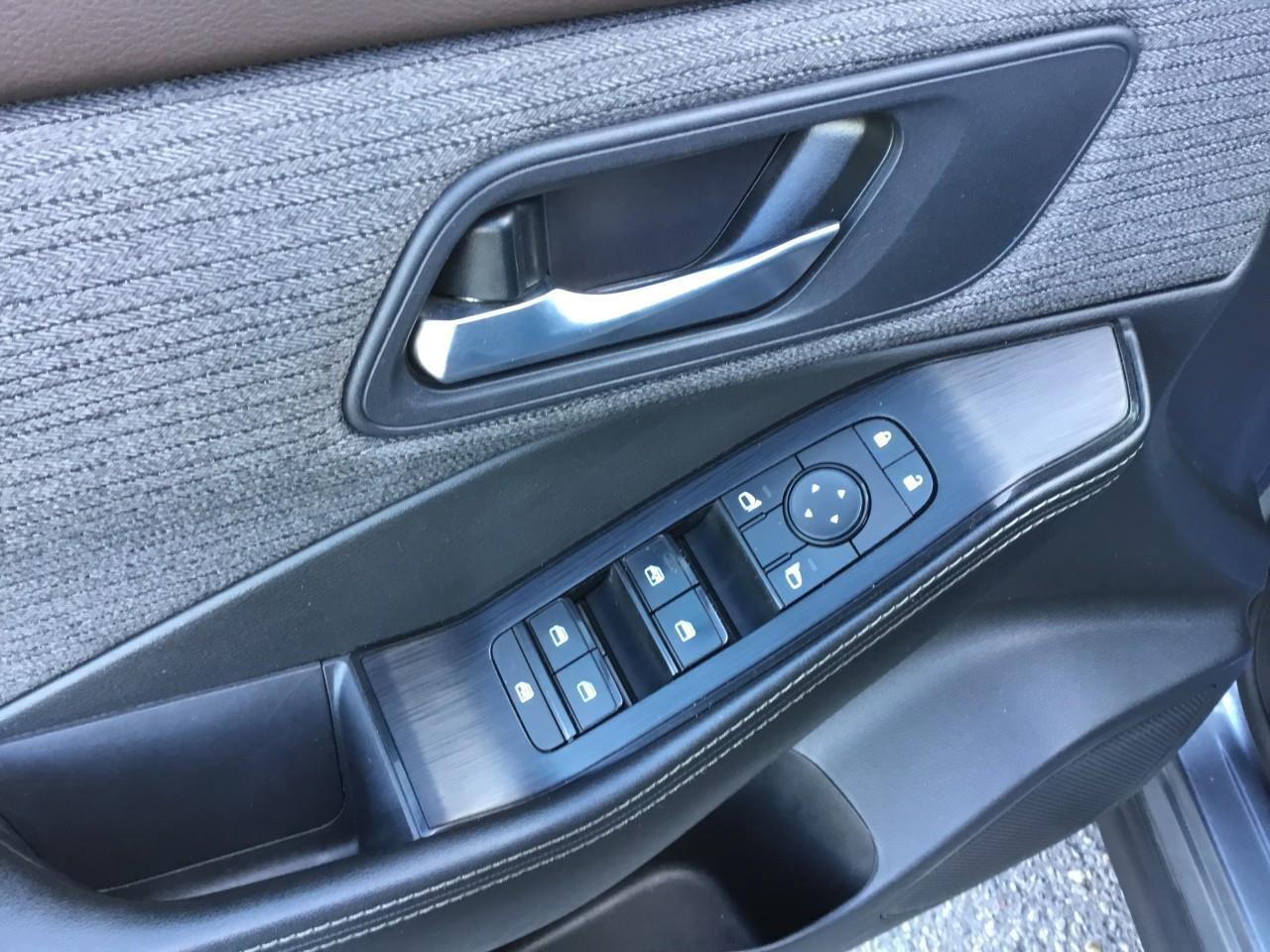 2021 Nissan Rogue SV Photo